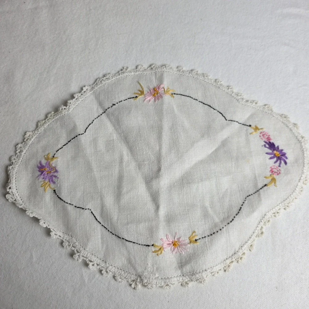 Vintage Hand Embroidered Floral Linen Tea Doily White Lace Pink Purple Daisy